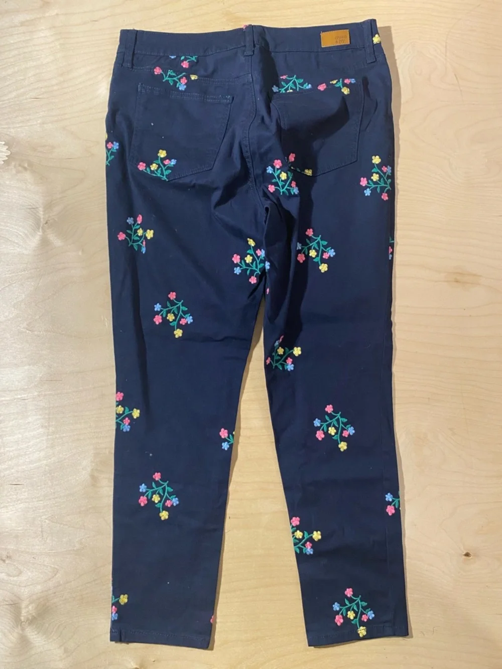 crown & ivy Navy Floral Embroidered Ankle Pants 12R (RB) - Picture 5 of 6